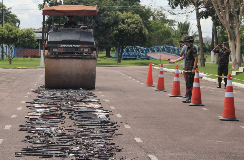 Armas provenientes de processos judiciais são destruÃdas pelo Exército - Gente de Opinião
