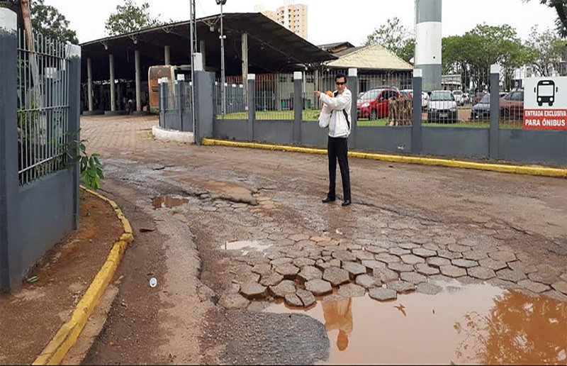 Portão com defeito atrasa o desembarque na rodoviária da Capital