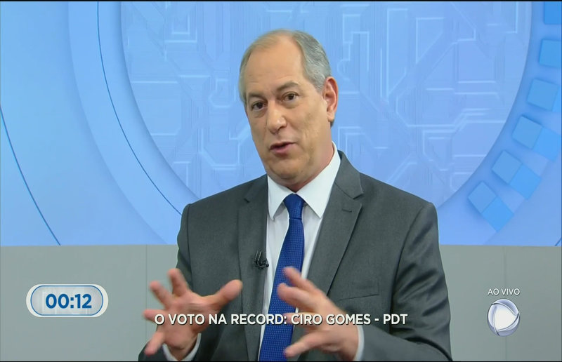 Estado brasileiro vive baderna institucional, diz Ciro na sabatina da Record