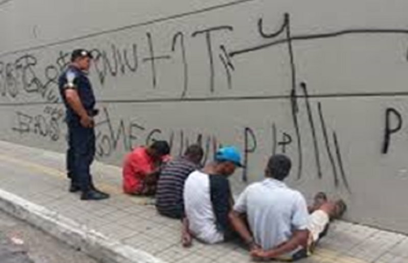 GUERRA AOS PICHADORES: POLÍCIA NELES! Artur Santana