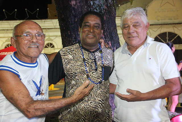 Festa pelo Dia do Samba  mesmo com muita chuva - Ã?nibus de graÃ§a para a abertura  do Natal Porto de Luz e show do Daniel - Gente de OpiniÃ£o