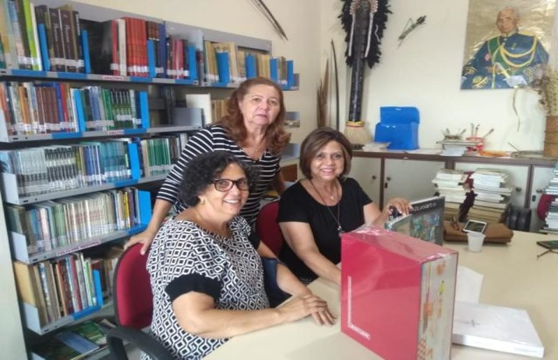 Família de Leonilson Dias doa Catálogo Raisonne para biblioteca