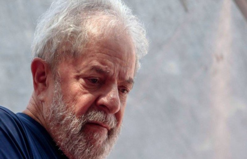 Lula está abatido e tem escassez de visitas em pós-eleição