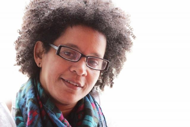 Lenha na fogueira: Preste atenÃ§Ã£o no que publica - Comerciantes da Jatuarana nÃ£o querem ensaio de blocos - Cineasta negra e homossexual lanÃ§a livro sobre angÃºstias e superaÃ§Ãµes - Gente de OpiniÃ£o