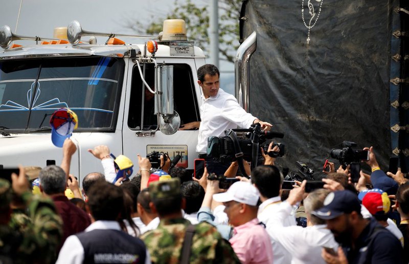 Venezuela: Guaidó e Duque apelam a militares venezuelanos: “fiquem do lado certo"
