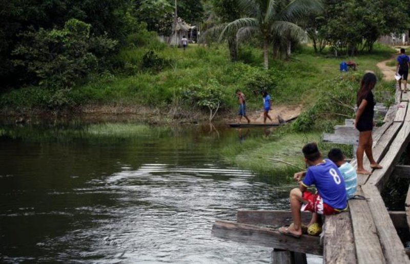 Karitiana aproveitam água da chuva, cipó e árvores amazônicas