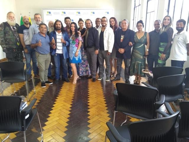 Arraial da Amizade realiza Concurso entre quadrilhas - Arraial Solidário em prol dos idosos e do Lar do Bebê - Grupo Teatral Êxodo recebe Comenda - Gente de Opinião