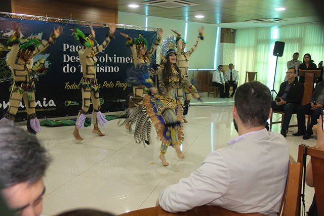 Portal Rondônia Tem Tudo Apresentado ao publico + Em Portugal, atriz de Rondônia tem papel de destaque em novela - Gente de Opinião