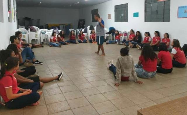 Musa do festival de Praia de Costa Marques + Alunos da escola Castelo Branco na Oficina de Teatro - Gente de Opinião