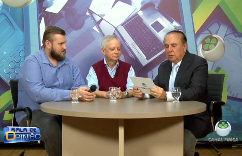 Dr. Aparício Carvalho conversa com Leandro Kester Coordenador do curso de engenharia de Produção e Adilson Nascimento, professor dos cursos de Engenharias